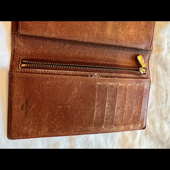 Luis Vuitton Authentic Long Vintage Kiss-lock Bifold Wallet - Picture 9 of 16